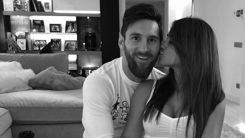 Enamorados: Messi subió una linda postal en la playa con su esposa Antonela