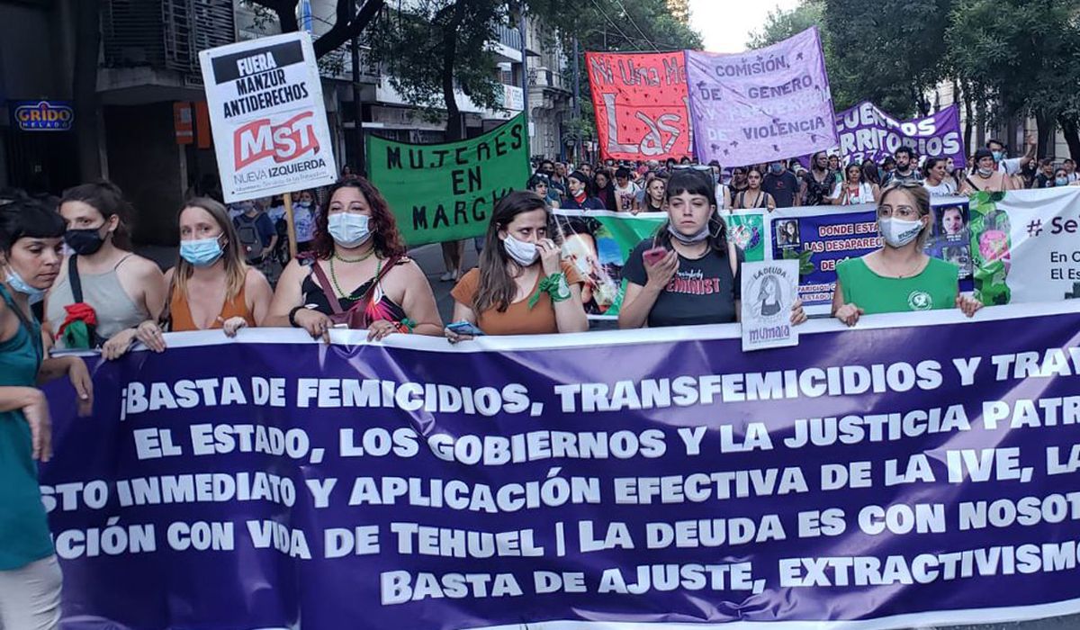 En Córdoba, una policía resultó herida en la marcha por la No Violencia contra las Mujeres