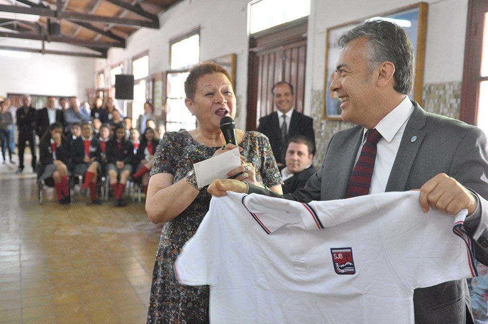 Cornejo anunció la venida del Presidente Macri para la reapertura del aeropuerto
