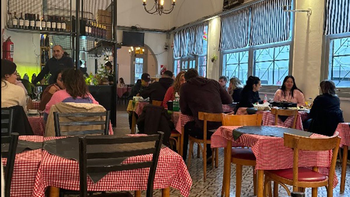 La Morocha es el bodegón que se encuentra en el Club Oeste, en el barrio de Caballito La Morocha es el bodegón que se encuentra en el Club Oeste, en el barrio de Caballito