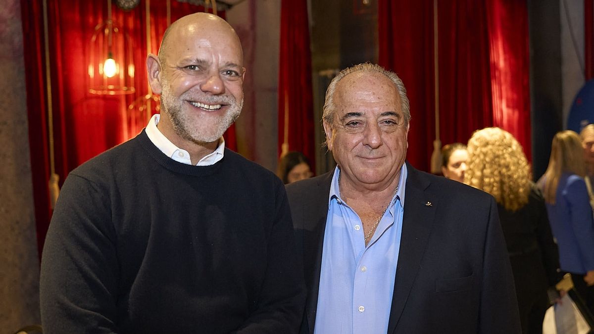 Luis Zambonini y Walter Bressia en la charla de Granados, interesados en conocer su mirada sobre los empresarios mendocinos. Luis Zambonini y Walter Bressia en la charla de Granados, interesados en conocer su mirada sobre los empresarios mendocinos.