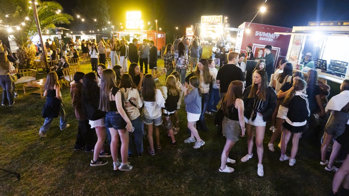 Foodtrucks para todos los gustos en el Primavera Sunset de Dalvian. Foodtrucks para todos los gustos en el Primavera Sunset de Dalvian.