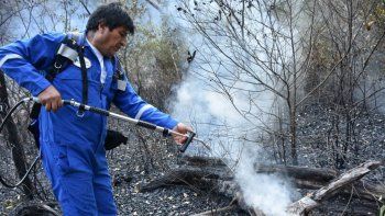 Evo Morales se vistió de bombero y ayudó a apagar los incendios en el Amazonas