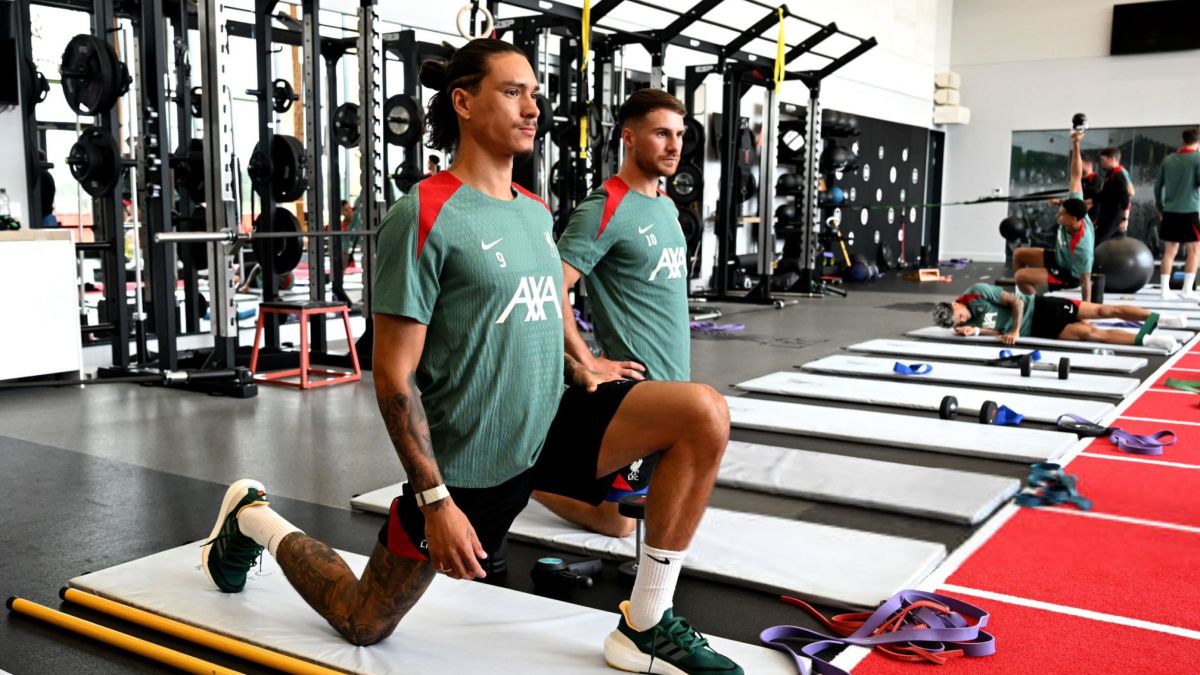 Darwin Núñez y Alexis Mac Allister vivieron la previa del choque entre la Selección argentina y Uruguay por las Eliminatorias en el club de ambos