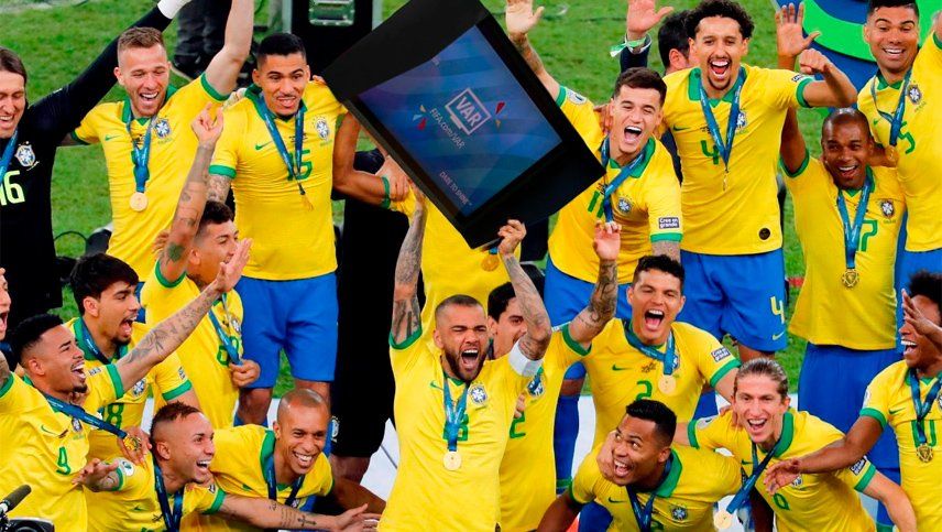Brasil se coronó en su casa y los memes hicieron su gracia
