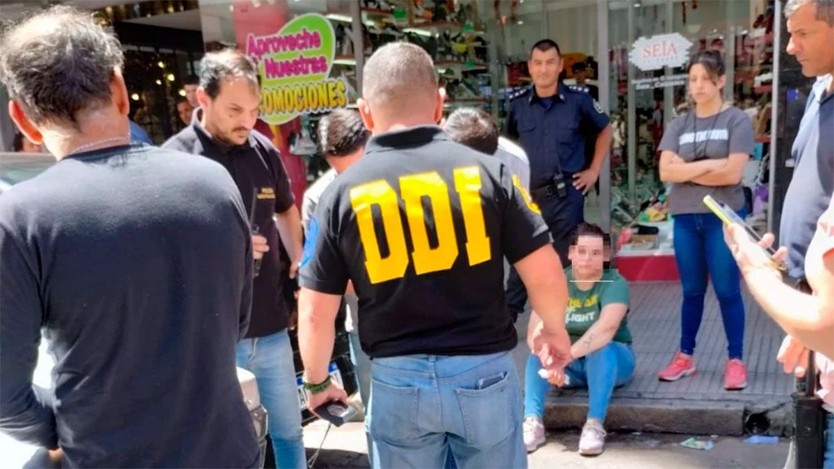 El hombre actuó con dos cómplices e investigan qué participación tuvo su novia que también estaba cerca del hecho.