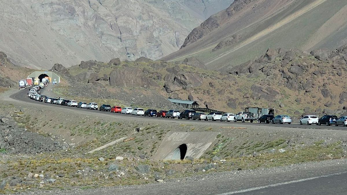 Se espera mucho tránsito hacia el Paso Cristo Redentor tras haber estado un día cerrado por los aludes del domingo a la noche.