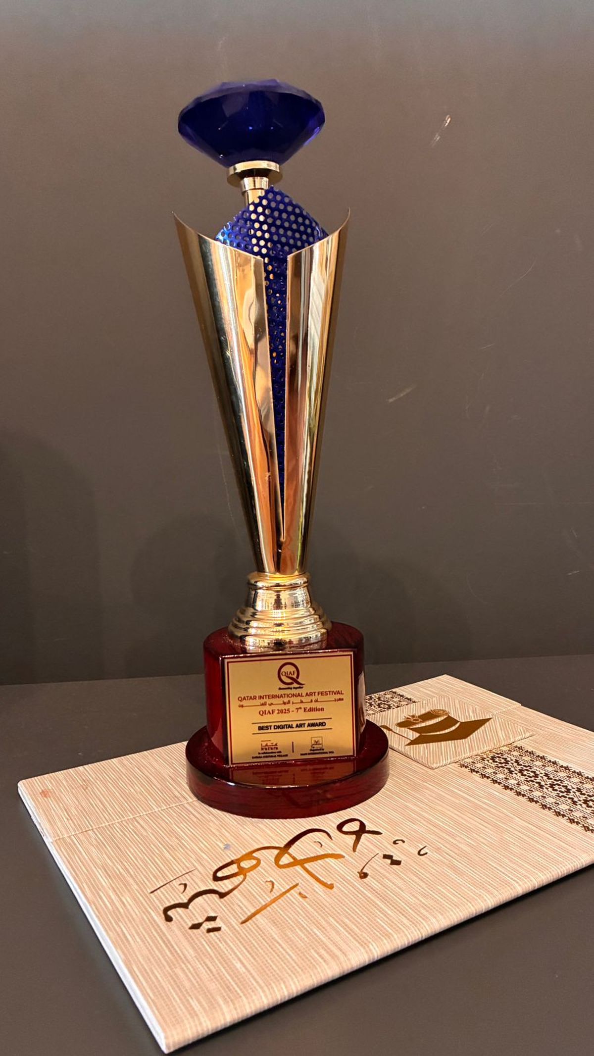 La copa que recibió el artista en Qatar y que lo hizo sentirse 