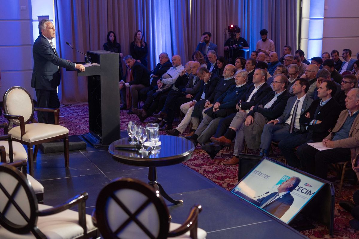 El gobernador manifestó que la provincia busca atraer la formación de empresas y por esto está cerca de enviar un proyecto de ley para incentivarlas. El gobernador manifestó que la provincia busca atraer la formación de empresas y por esto está cerca de enviar un proyecto de ley para incentivarlas.