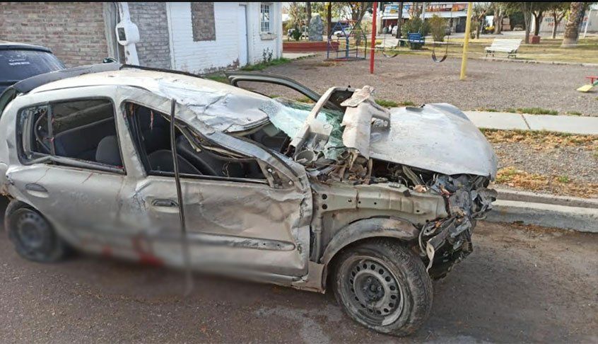 Dos hombres murieron en Maipú luego de chocar su auto contra un árbol