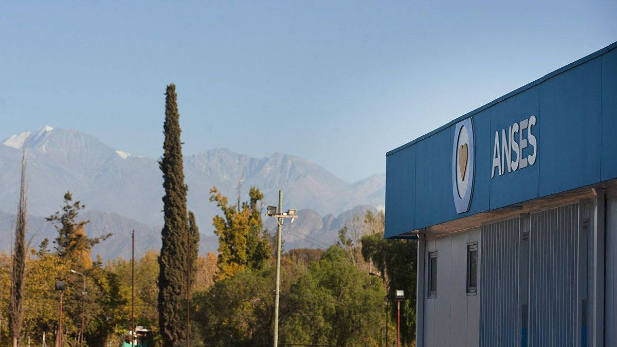ANSES: quiénes cobran antes de Semana Santa