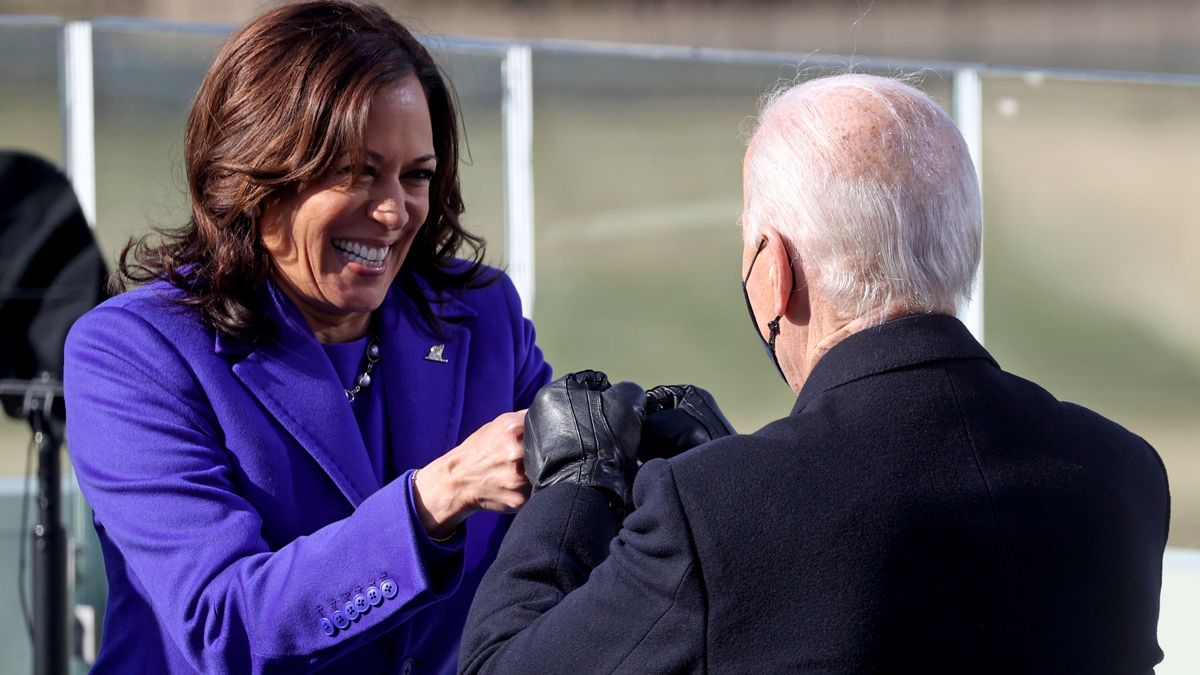 Kamala Harris junto a Joe Biden en la asunción.