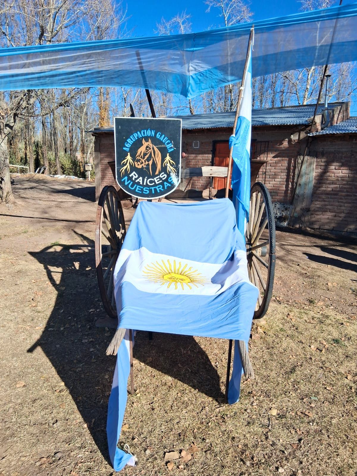 La entrada a la finca de los Espinoza, este lunes. Alegórica a la fecha. La entrada a la finca de los Espinoza, este lunes. Alegórica a la fecha.