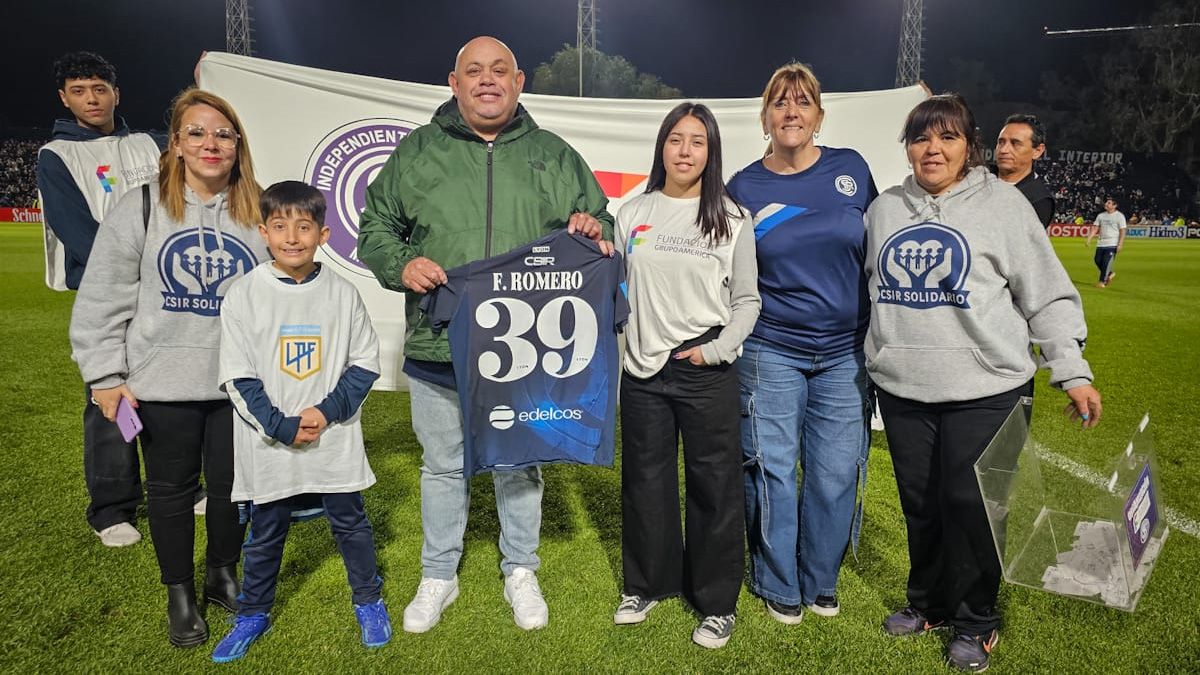 Se sorteó la camiseta del capitán de la Lepra Franco Romero. Se sorteó la camiseta del capitán de la Lepra Franco Romero.