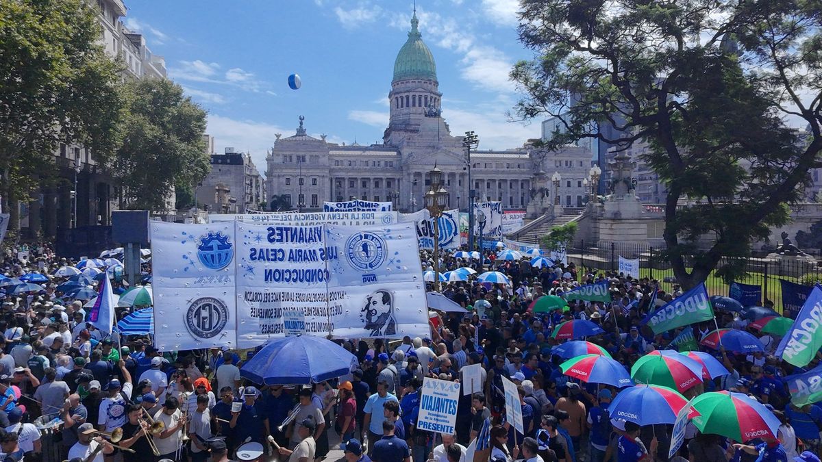 Manuel Adorni sostuvo que la presentación en la justicia apuntó a quienes provocaron daños y se enfrentaron a las fuerzas de seguridad en las afueras del Congreso.
