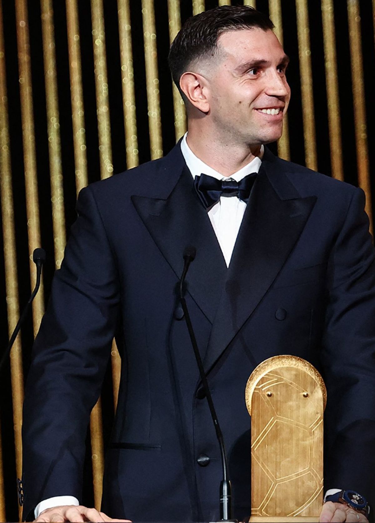 Dibu Martínez ganó el Premio Yashin en la gala del Balón de Oro. Dibu Martínez ganó el Premio Yashin en la gala del Balón de Oro.