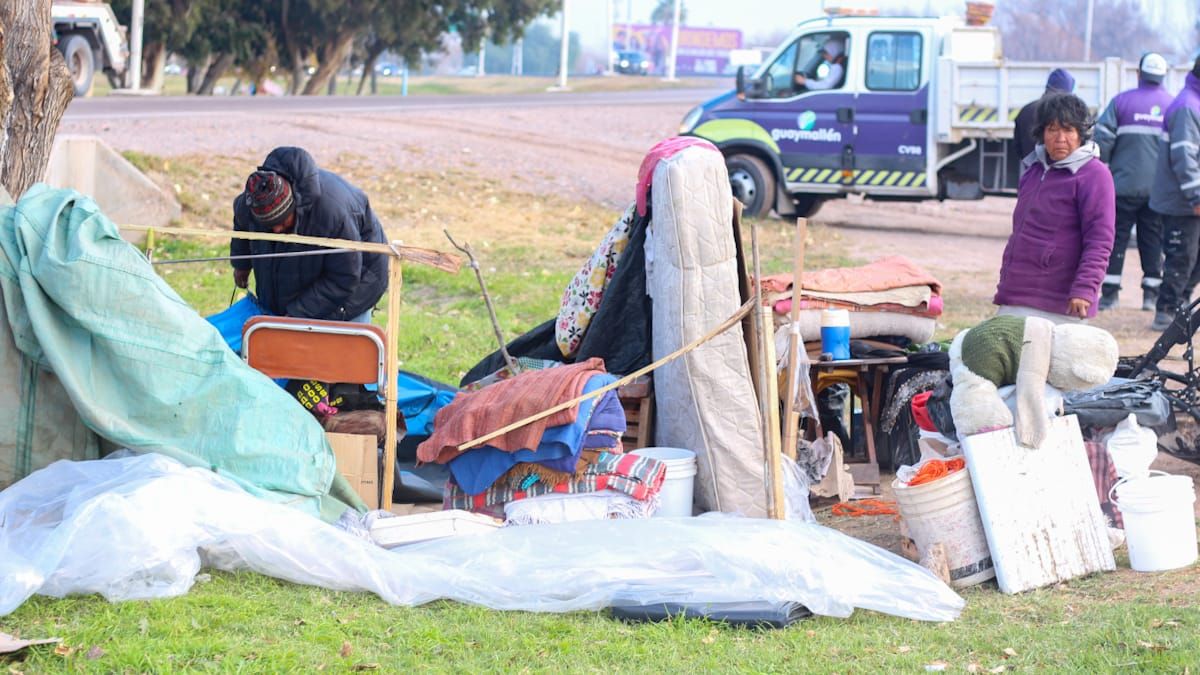 La pobreza y la indigencia se dispararon en los primeros 6 meses del gobierno de Milei.