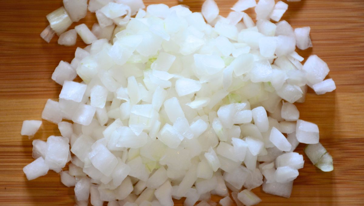 La cebolla puede ser un elemento casero para alejar a las cucarachas. La cebolla puede ser un elemento casero para alejar a las cucarachas. 