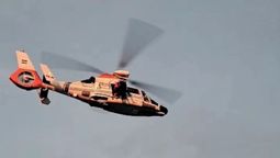 Prefectura movilizó aviones y helicópteros para rescatar a un tripulante de urgencia