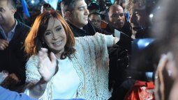 Cristina llegó a Buenos Aires para presentarse ante la Justicia