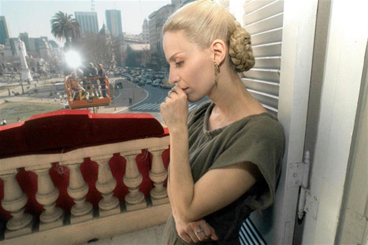 Esther Goris filmando una de las escenas más icónicas de "Eva Perón". Esther Goris filmando una de las escenas más icónicas de "Eva Perón". 