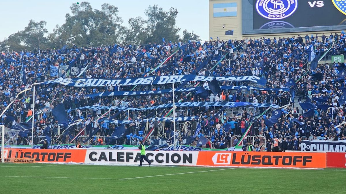 Lautaro Ríos señaló que "estamos acostumbrados" al masivo apoyo de la hinchada Azul en cada partido que juegan de local, incluso colmando el Malvinas Argentinas. Lautaro Ríos señaló que "estamos acostumbrados" al masivo apoyo de la hinchada Azul en cada partido que juegan de local, incluso colmando el Malvinas Argentinas.