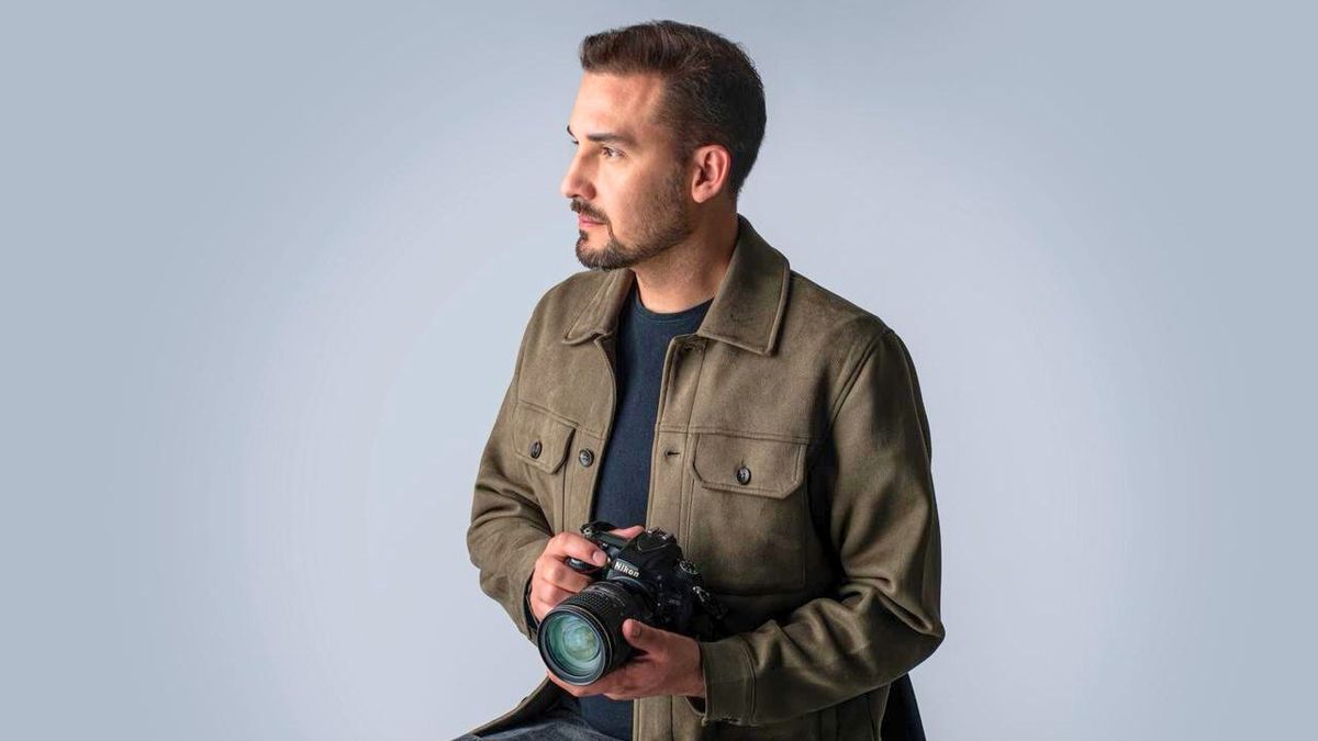 El fotógrafo Emmanuel Díaz, autor de la campaña de impacto que reunió a una gran cantidad de reinas de la Vendimia.