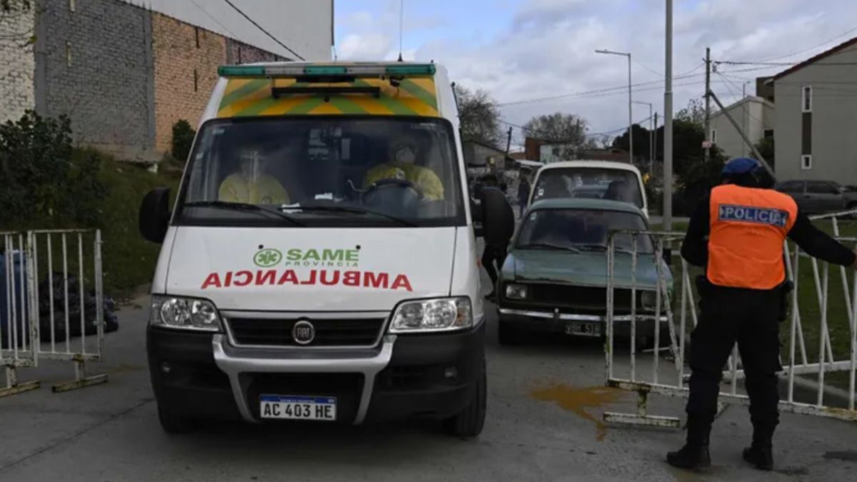 El joven atacado a balazos fue llevado al Hospital Mi Pueblo de Florencio Varela y los investigadores esperan que pueda declarar en las próximas horas 
