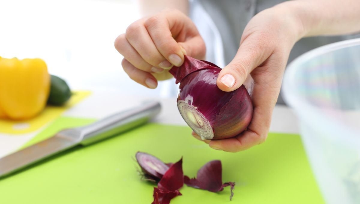 No tires las cáscaras de cebolla y crea el condimento perfecto