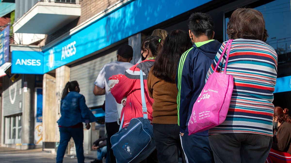 Los titulares de Pensiones No Contributivas (PNC) seguirán cobrando su haber este lunes y martes.