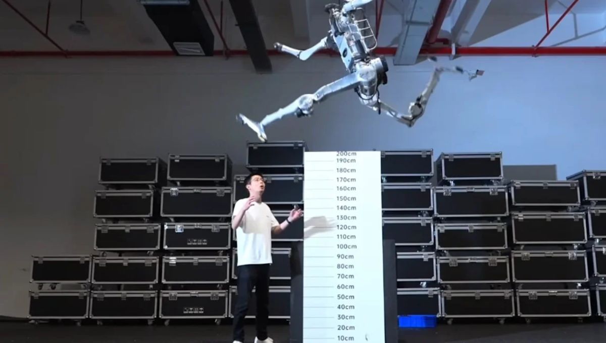El robot puede saltar dos metros de altura.&nbsp;
