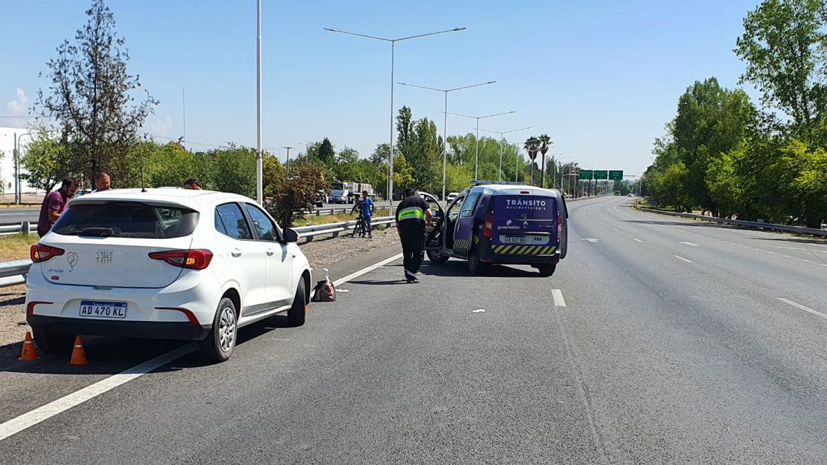 La mujer de 73 años que fue embestida en el Acceso Sur y calle Alsina, justo frente a la Barraca Mall, quedó internada en muy grave estado.