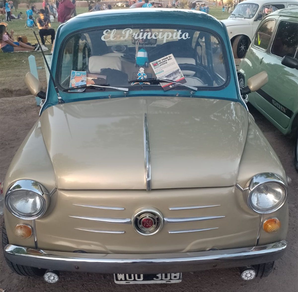 El Fiat 600 dedicado a El Principito. El Fiat 600 dedicado a El Principito.