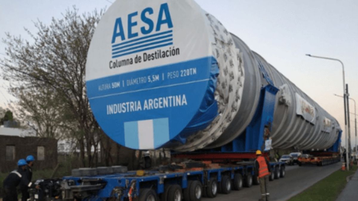 El envío de AESA a la Destilería de Luján, viajará 1.500km durante unos ocho días. El envío de AESA a la Destilería de Luján, viajará 1.500km durante unos ocho días.