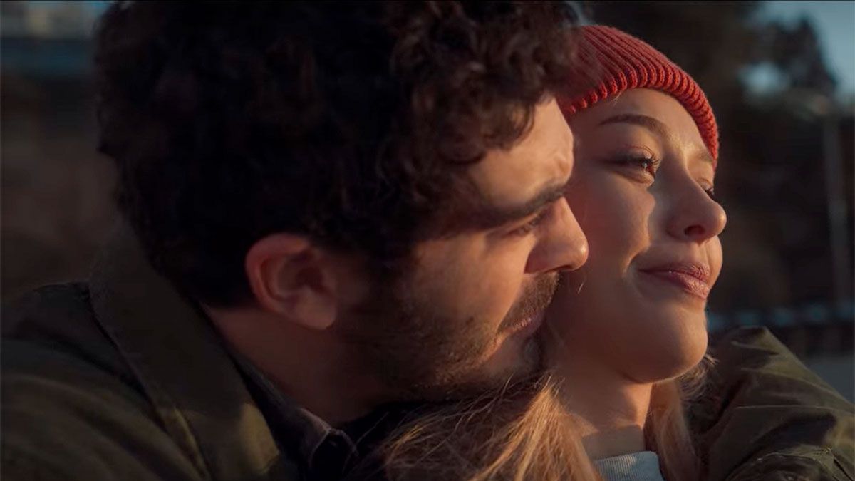 Netflix estrenó el 11 de noviembre la película turca Quédate y ya se ubica entre las más vistas en Argentina actualmente.