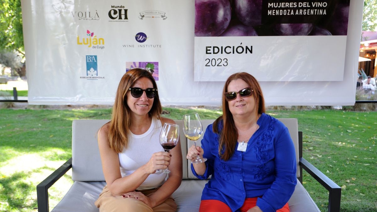 Florencia Da Souza y Gabriela Malizia fueron las organizadoras de esta feria con más de 80 etiquetas.