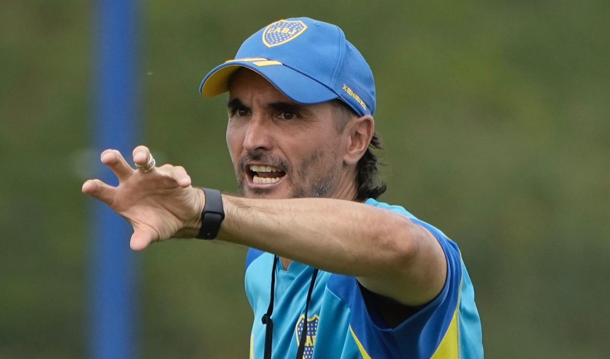 Diego Martínez piensa como remplazar a Cavani en el once inicial.