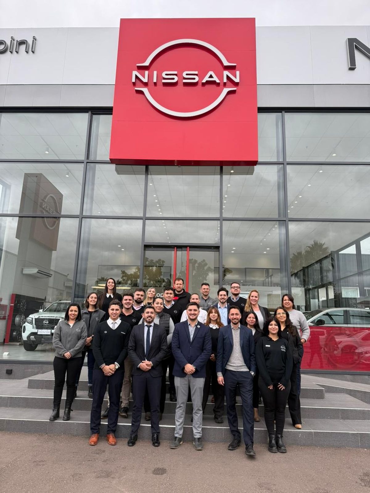 El equipo de Yacopini Mirei-Nissan. El equipo de Yacopini Mirei-Nissan.