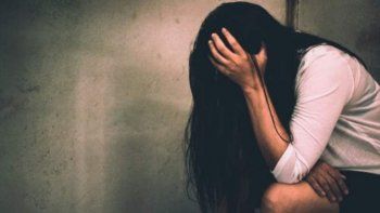 Denunció que 5 estudiantes de kinesiología la violaron en manada