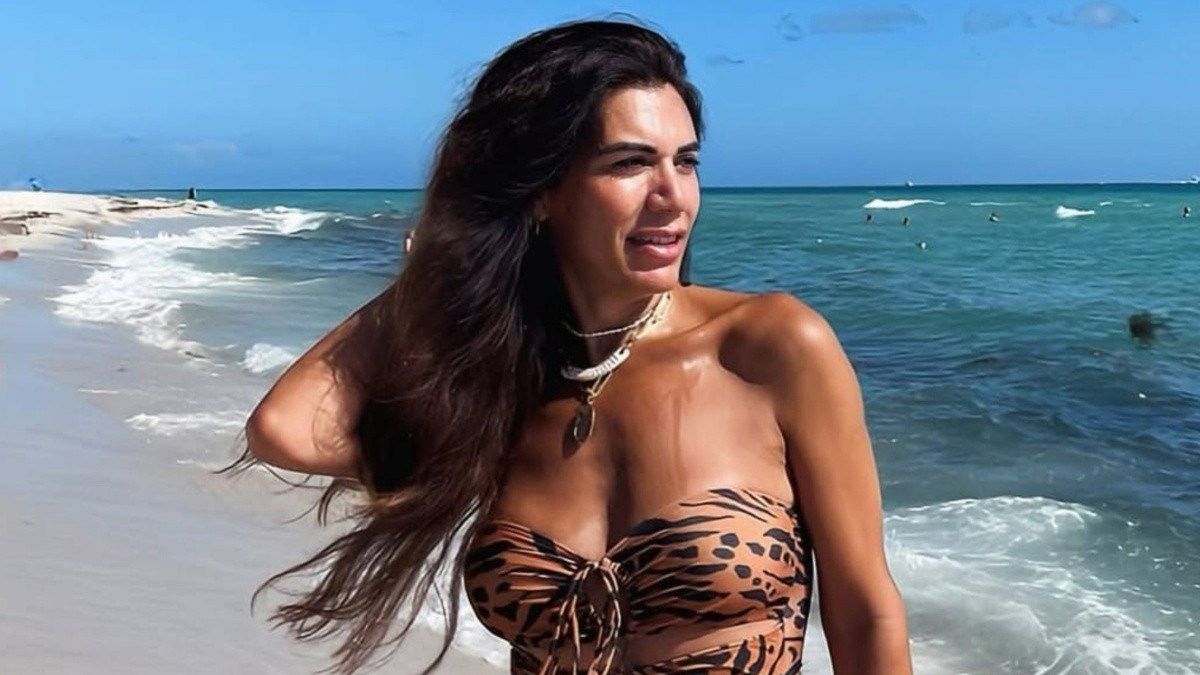 Florencia de la V paseó en enteriza por las playas de Miami y causó furor: Gata