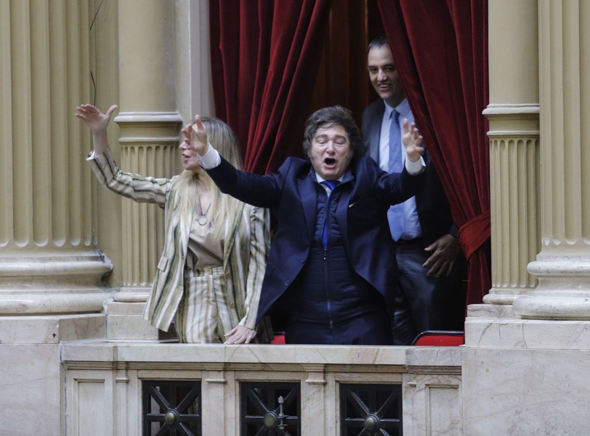 La secretaria de la Presidencia, Karina Milei, el presidente Javier Milei y el jefe de Gabinete, Manuel Adorni.