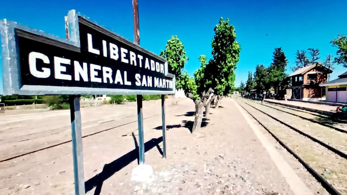 La Estación Libertador San Martín en La Colonia, Junín. La Estación Libertador San Martín en La Colonia, Junín.