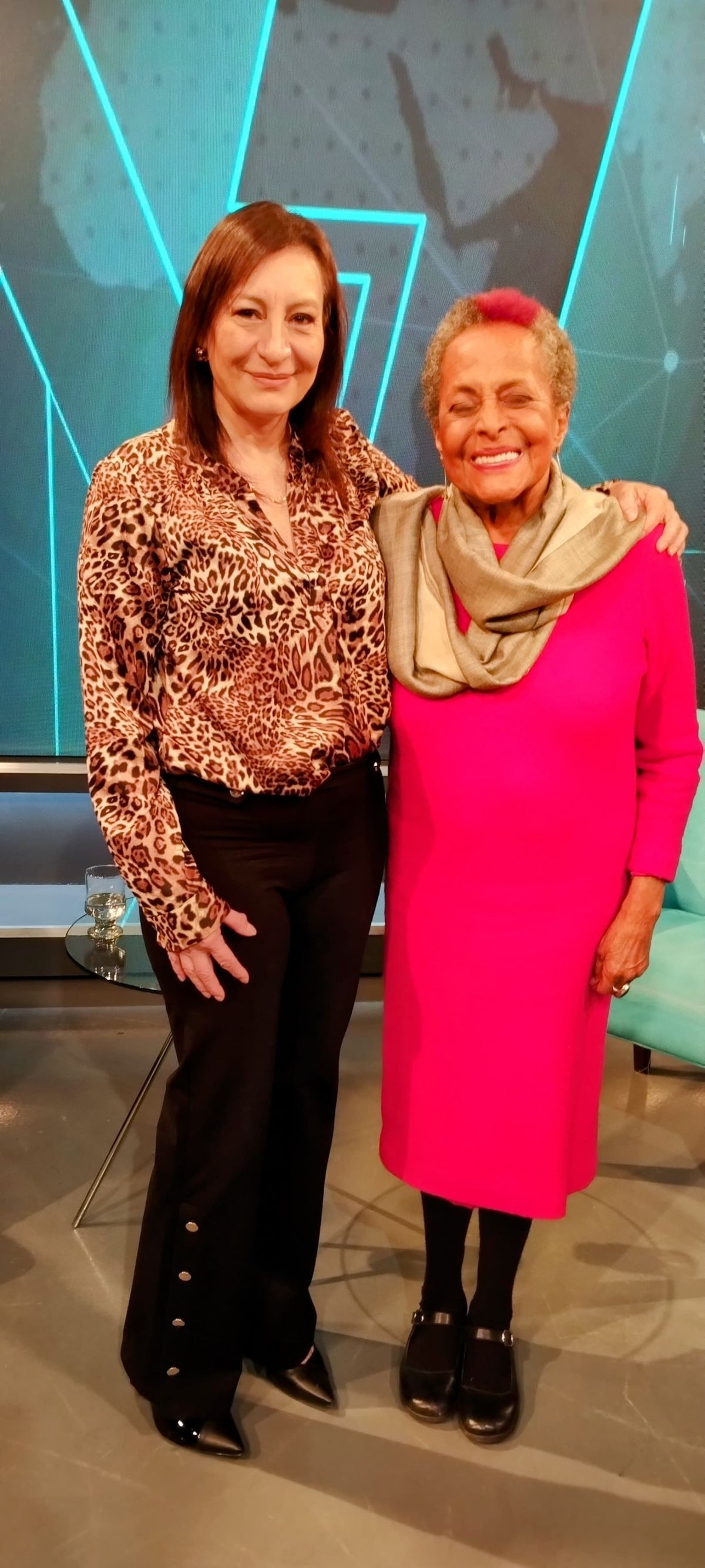 Susana Baca con la periodista Carina Scandura. Susana Baca con la periodista Carina Scandura.