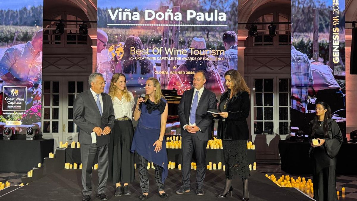 La premiación a la Bodega Doña Paula se realizó este jueves en Francia y estuvo presente el gobernador Alfredo Cornejo. La premiación a la Bodega Doña Paula se realizó este jueves en Francia y estuvo presente el gobernador Alfredo Cornejo.