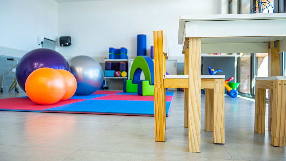 Sala de rehabilitación y kinesiología pediátrica.