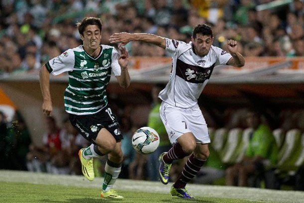 Lanús ganó 2 a 0 en México y clasificó a cuartos de final