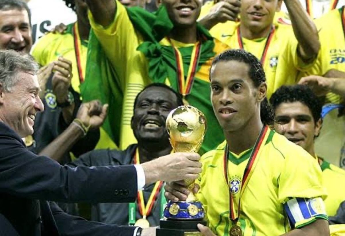 Ronaldinho es un emblema de la historia de la Selección de Brasil. Ronaldinho es un emblema de la historia de la Selección de Brasil.
