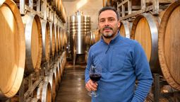 Ezequiel Fadel en su bodega de Tupungato. Exportó vino a granel a Australia para una elaboración conjunta.