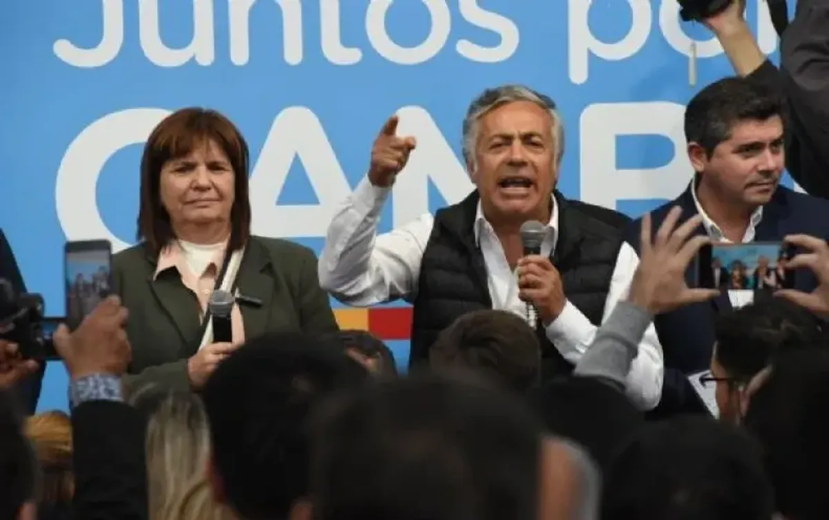 Alfredo Cornejo (UCR) junto a Patricia Bullrich (PRO), dos pesos pesados de JxC.