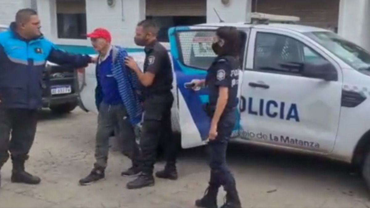 El femicida fue detenido mientras deambulaba por una ruta de La Matanza, y quedó alojado en una comisaría de esa zona
